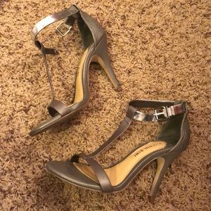 Grey and silver Gianni Bini heel